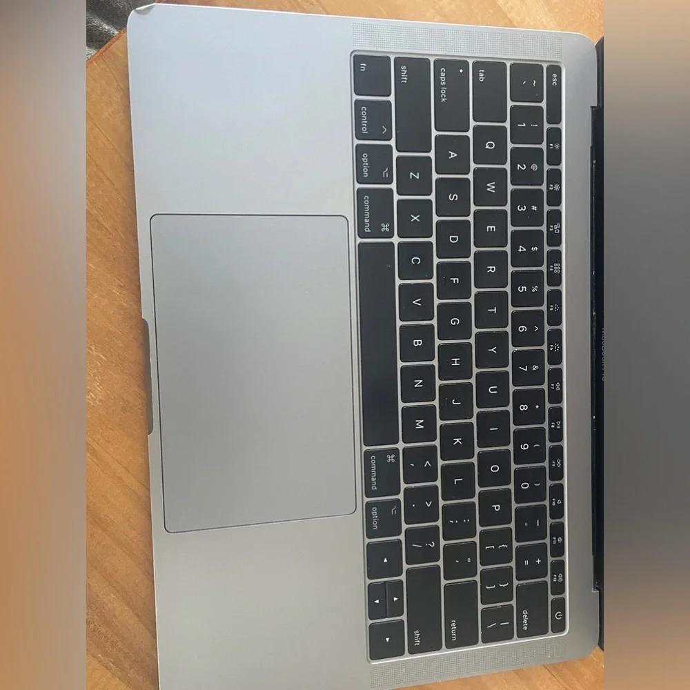 APPLE 2017 MacBook Pro